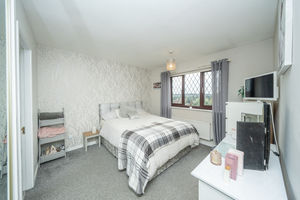 BEDROOM - click for photo gallery